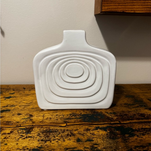 White Ceramic Vase with Geometric Design - Picture 4 of 7